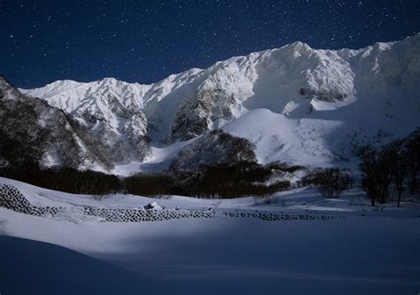 雪山探秘：多元方式查詢天氣啟示